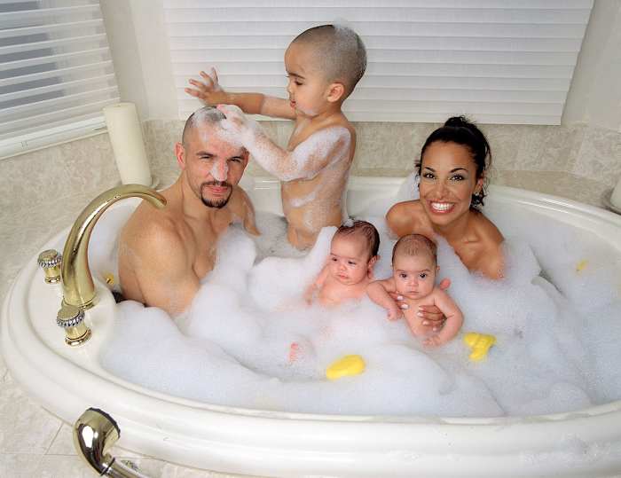 2001-jason-kidd-family-bath-001245704r.jpg